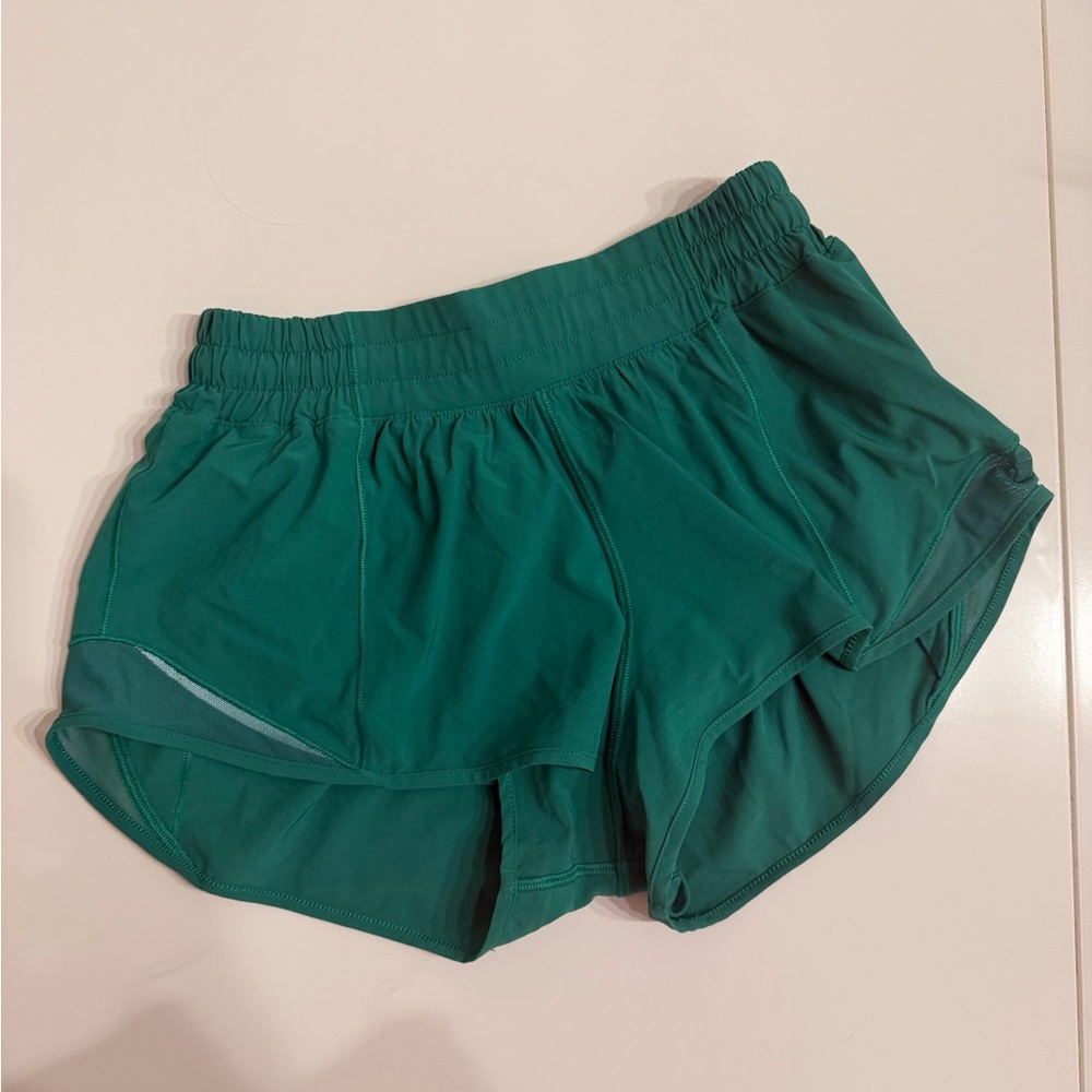 lululemon hotty hot short raceway green 2.5” inseam size 6